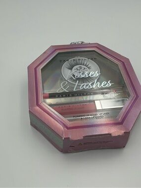 Paris Hilton Kisses & Lashes Makeup Set - Pink